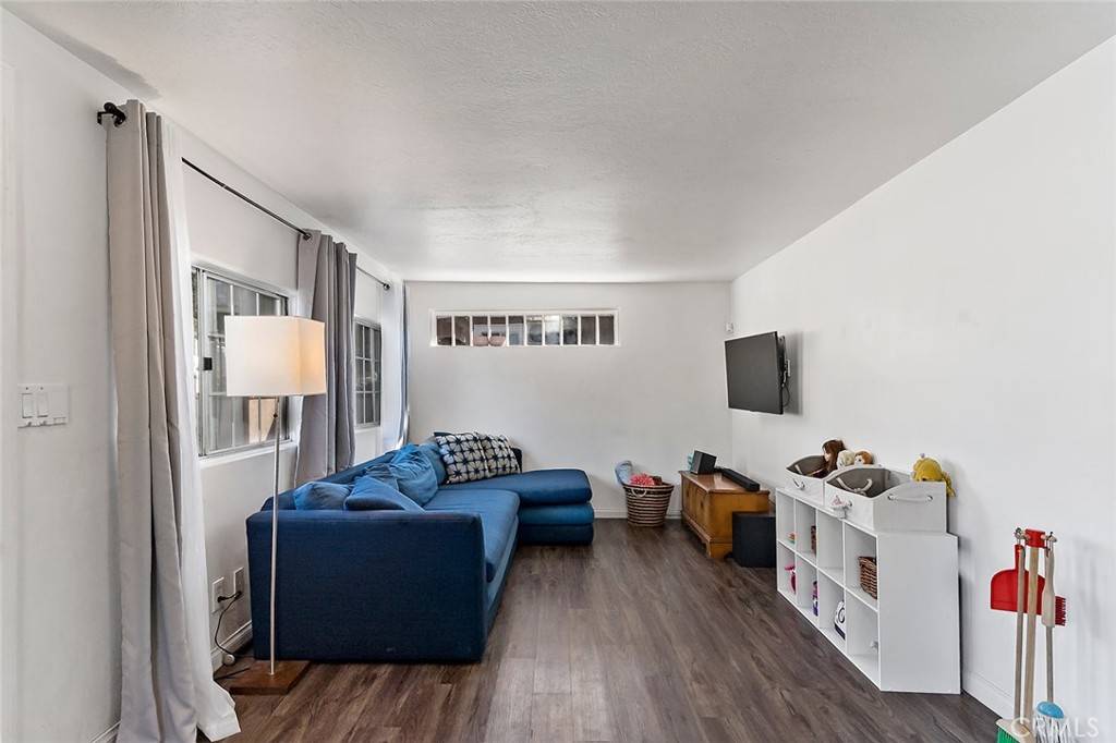 Signal Hill, CA 90755,1890 E 20th ST