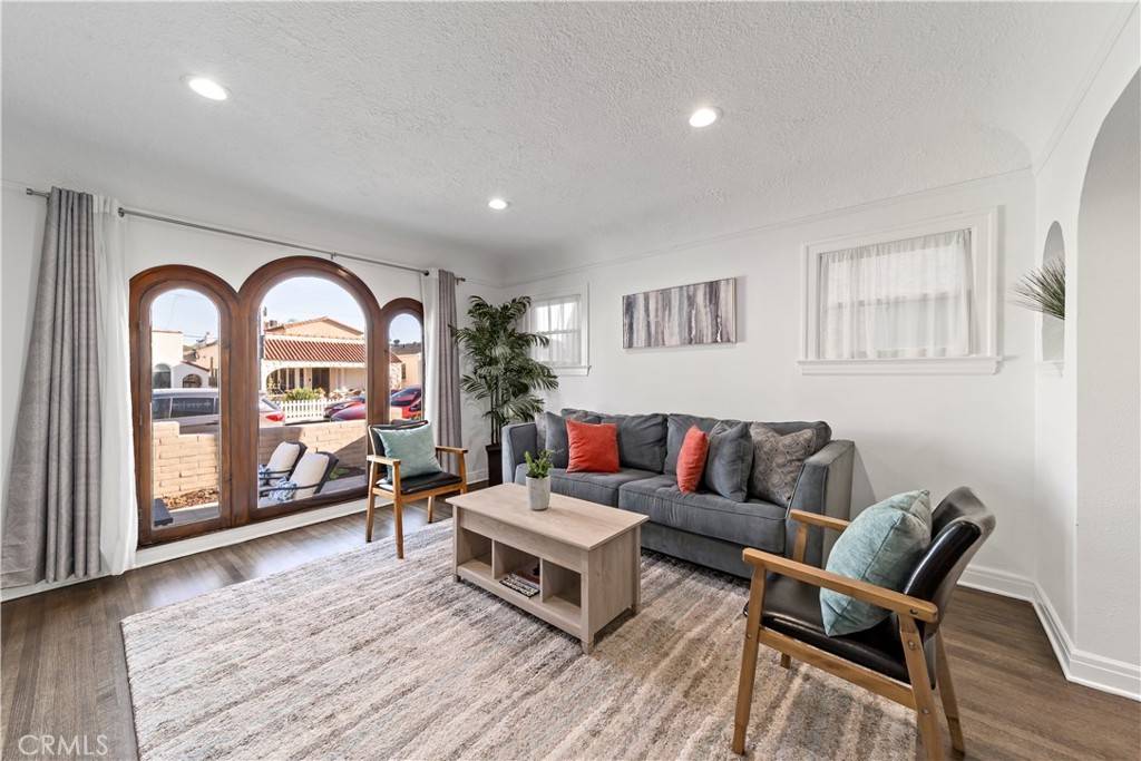 Long Beach, CA 90803,221 Corona AVE
