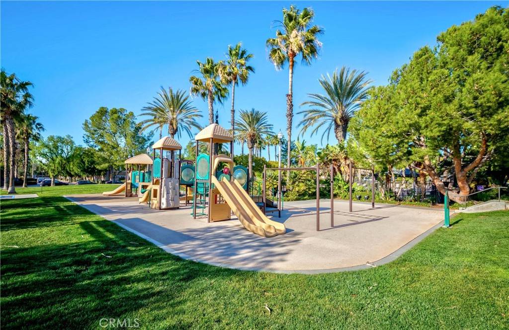 Irvine, CA 92602,32 Amberhill