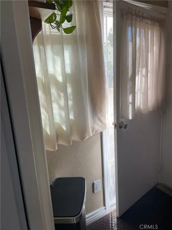 Pomona, CA 91767,982 Washington AVE