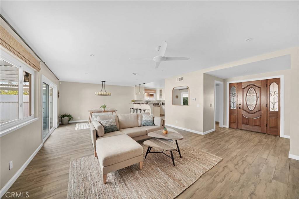 964 Lansing Ln, Costa Mesa, CA 92626