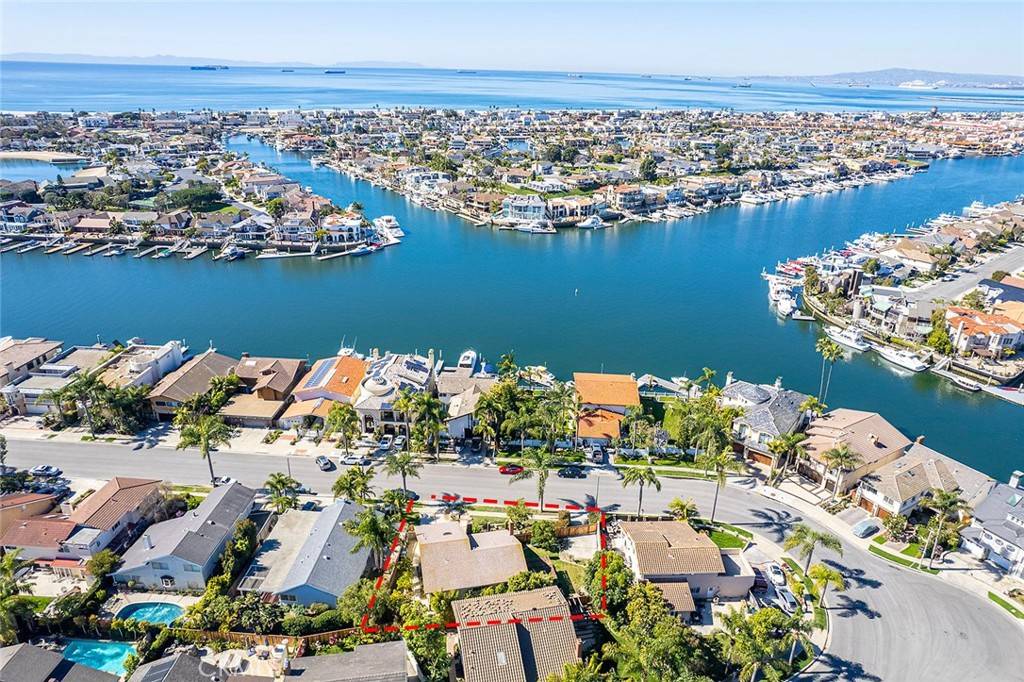 Huntington Beach, CA 92649,16572 Carousel LN