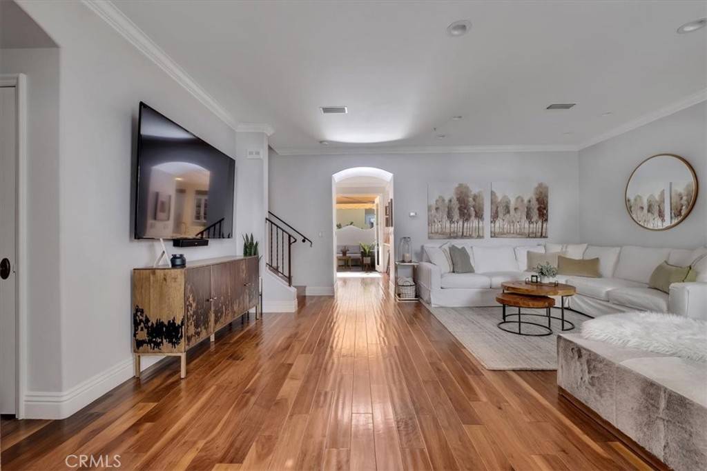 Huntington Beach, CA 92648,376 5th ST