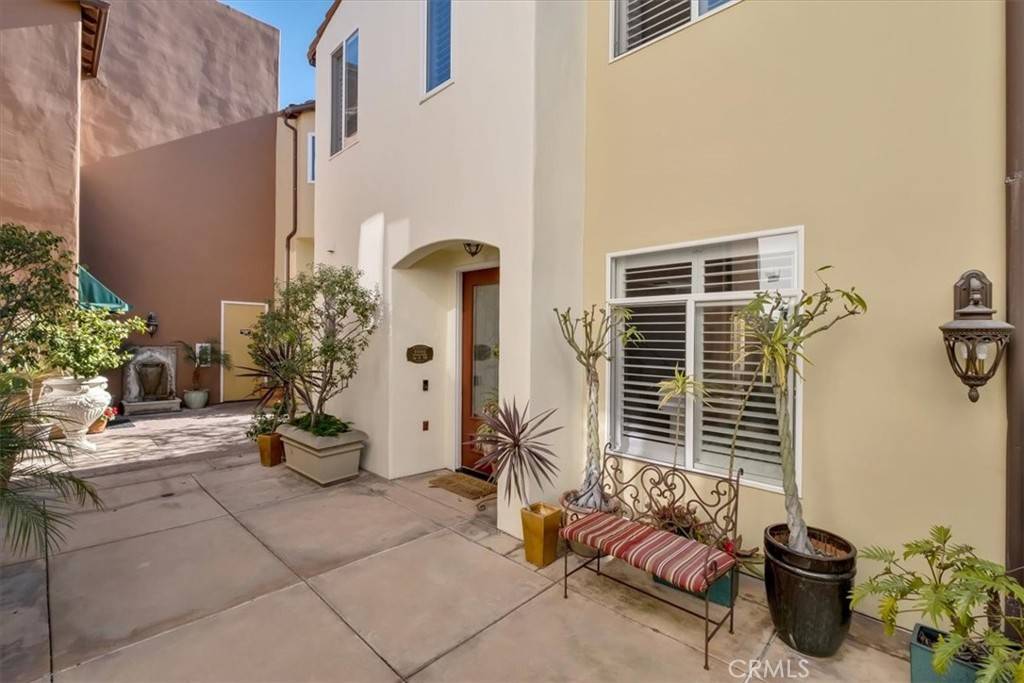 Huntington Beach, CA 92648,376 5th ST