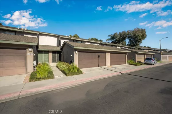 Lakewood, CA 90715,20131 Village Green DR