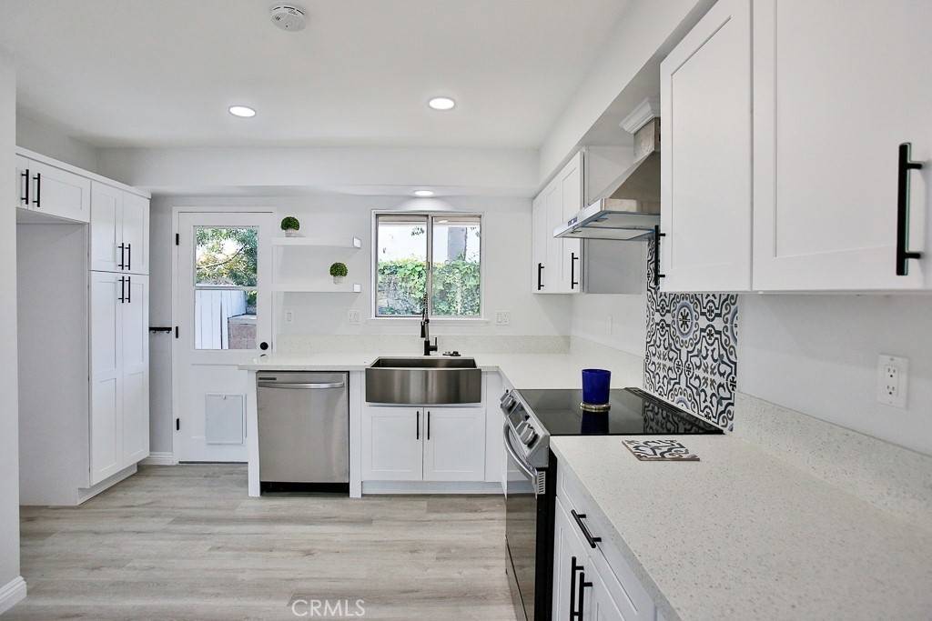 16961 Canyon LN, Huntington Beach, CA 92649