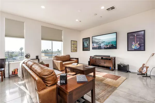 435 W Center Street Promenade #426, Anaheim, CA 92805