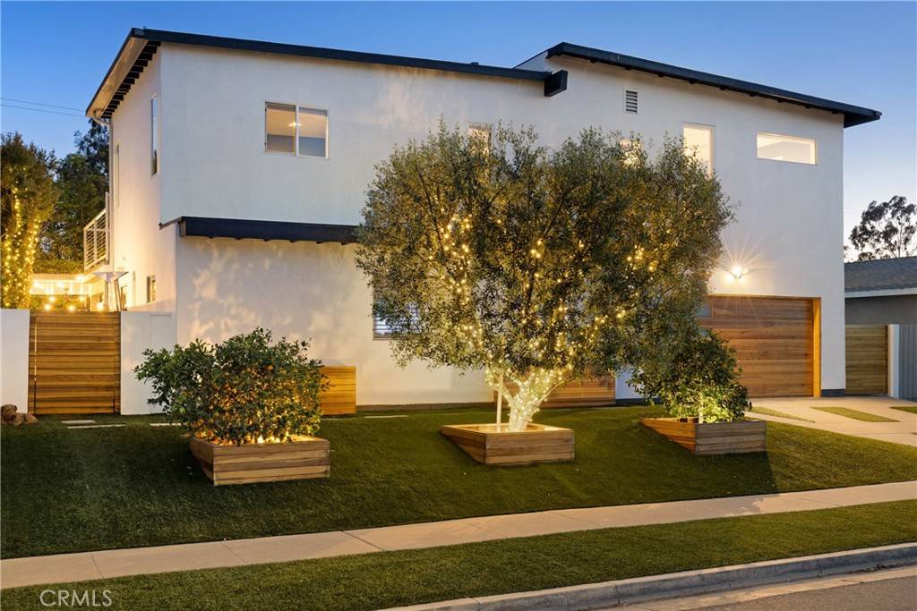 511 Pierpont DR, Costa Mesa, CA 92626