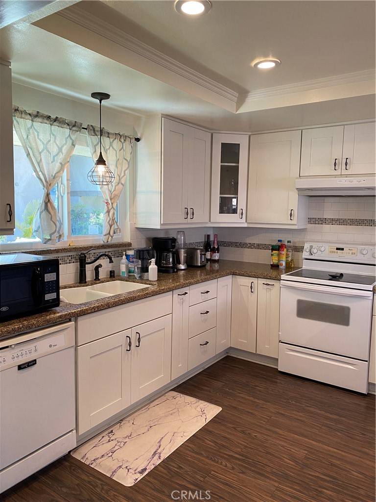 Stanton, CA 90680,10543 Carrotwood WAY