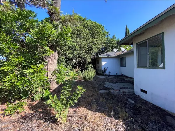 Carson, CA 90746,19329 Coslin AVE