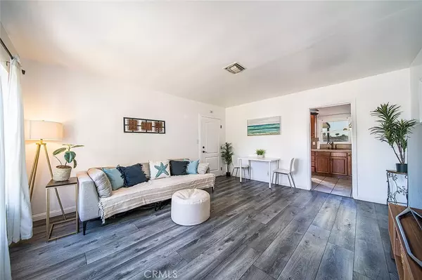 Compton, CA 90222,1318 W 132nd ST