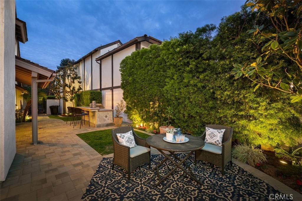 Anaheim Hills, CA 92807,5945 E Avenida La vida