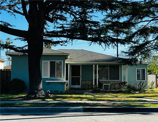 Lakewood, CA 90715,11902 209th ST