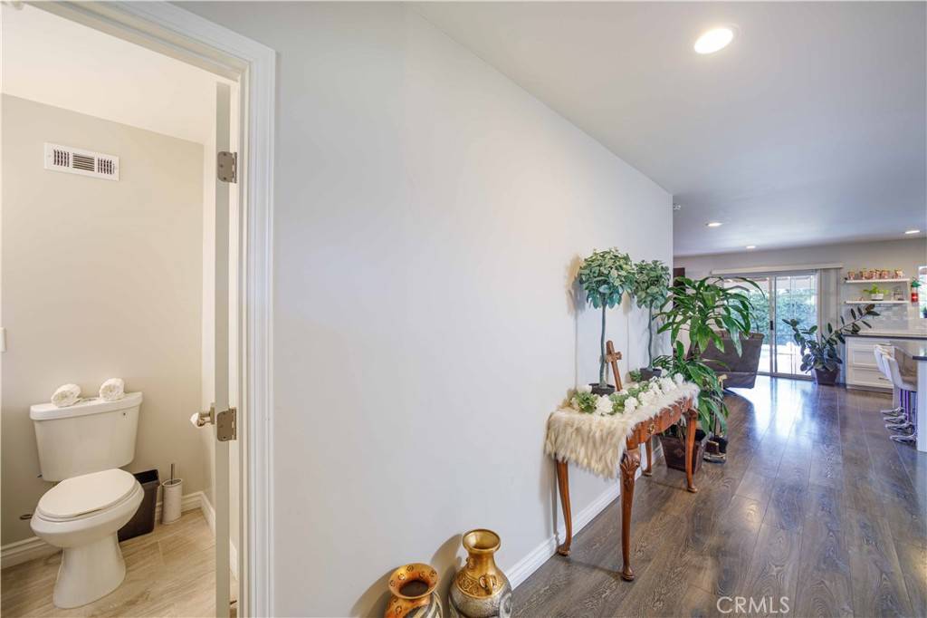Los Angeles, CA 91325,17262 Devonshire ST