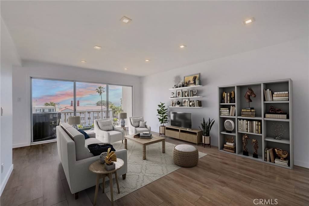3707 E Livingston DR #401, Long Beach, CA 90803