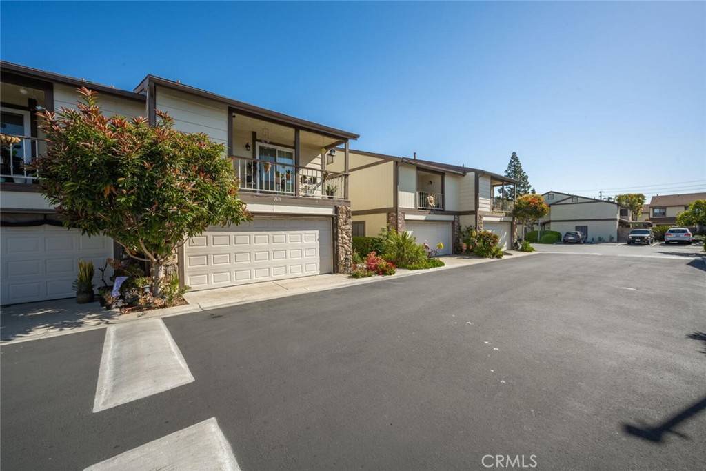 2671 West Meadowview Lane, Anaheim, CA 92804
