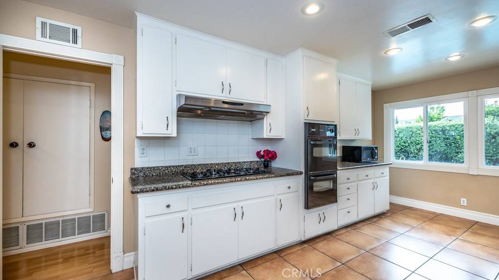 Anaheim, CA 92801,1224 W Park AVE