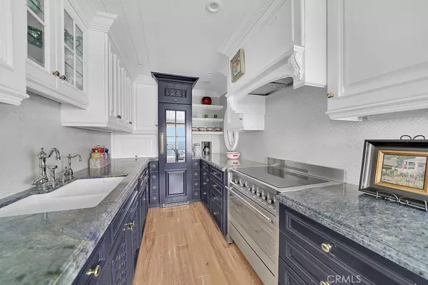 Laguna Beach, CA 92651,31561 Table Rock Drive #305