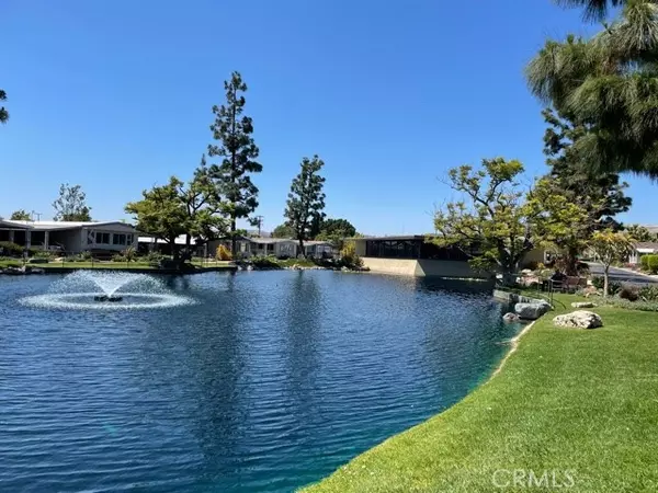 Yorba Linda, CA 92886,16951 Lake Park WAY #85