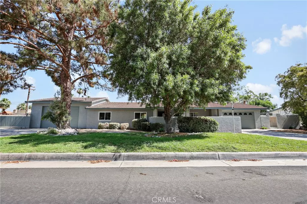 Palm Desert, CA 92260,74150 Covered Wagon