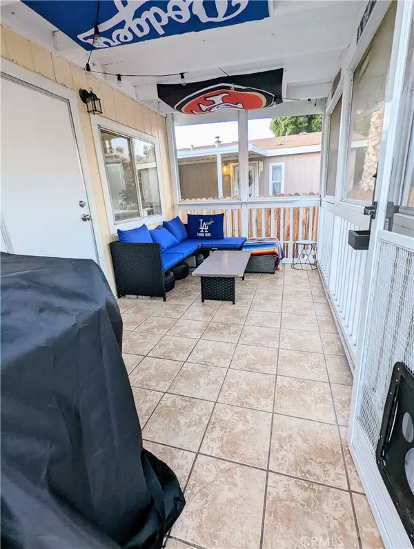 Corona, CA 92880,4901 Green River RD #187