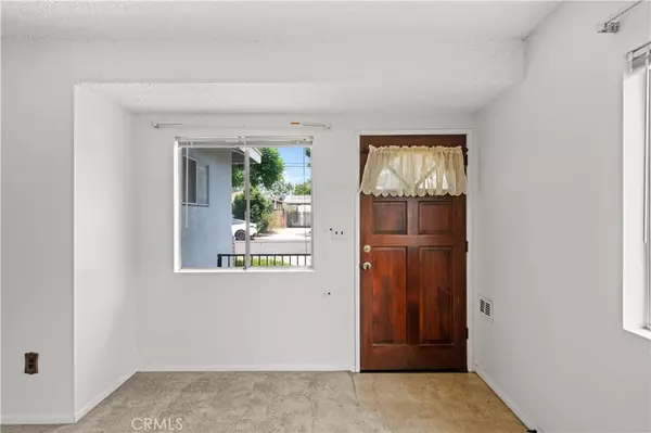 Long Beach, CA 90805,1422 E 68th ST