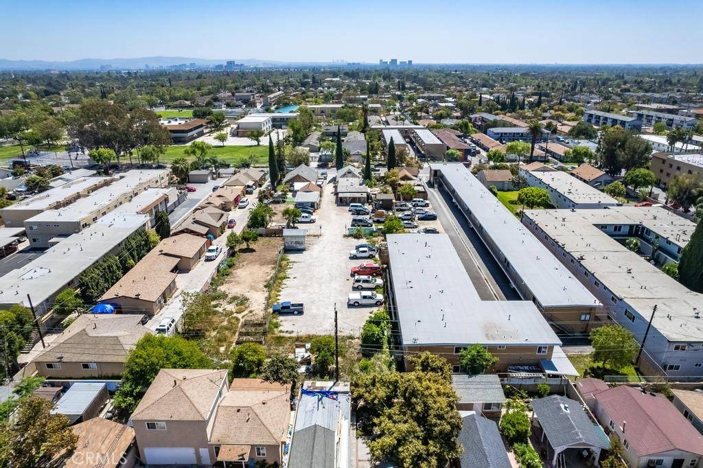 Santa Ana, CA 92703,951 W Bishop ST