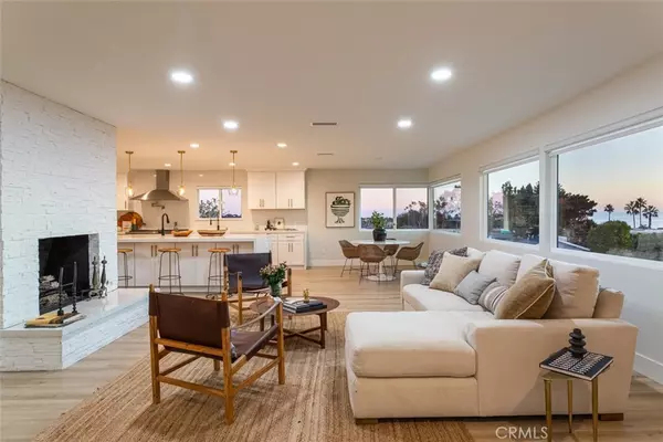 Corona Del Mar, CA 92625,508 De Anza DR