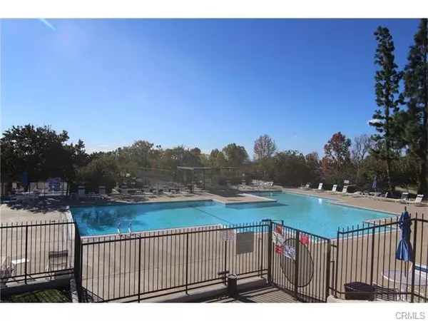 La Mirada, CA 90638,13218 La Jolla CIR #305-B
