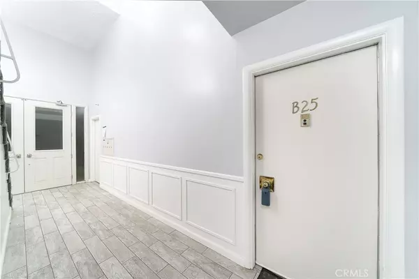 Fullerton, CA 92832,1530 S Pomona AVE #B25