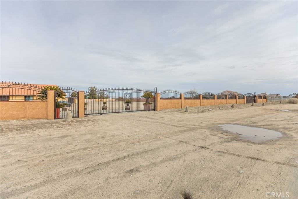 Pinon Hills, CA 92372,530 Del Rosa RD