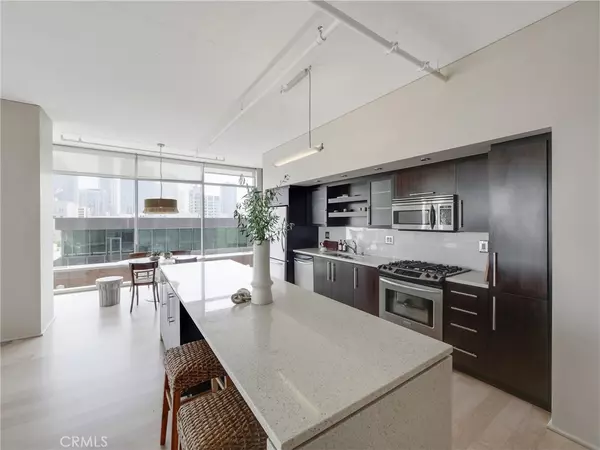 Los Angeles, CA 90015,1100 S Hope ST #916