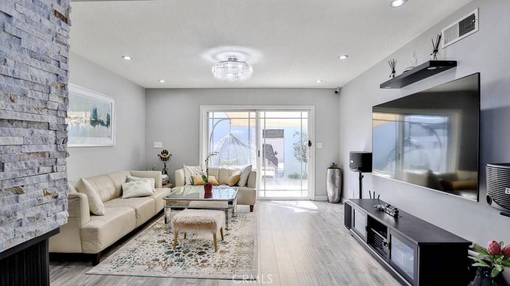 Tustin, CA 92780,1084 Mitchell AVE