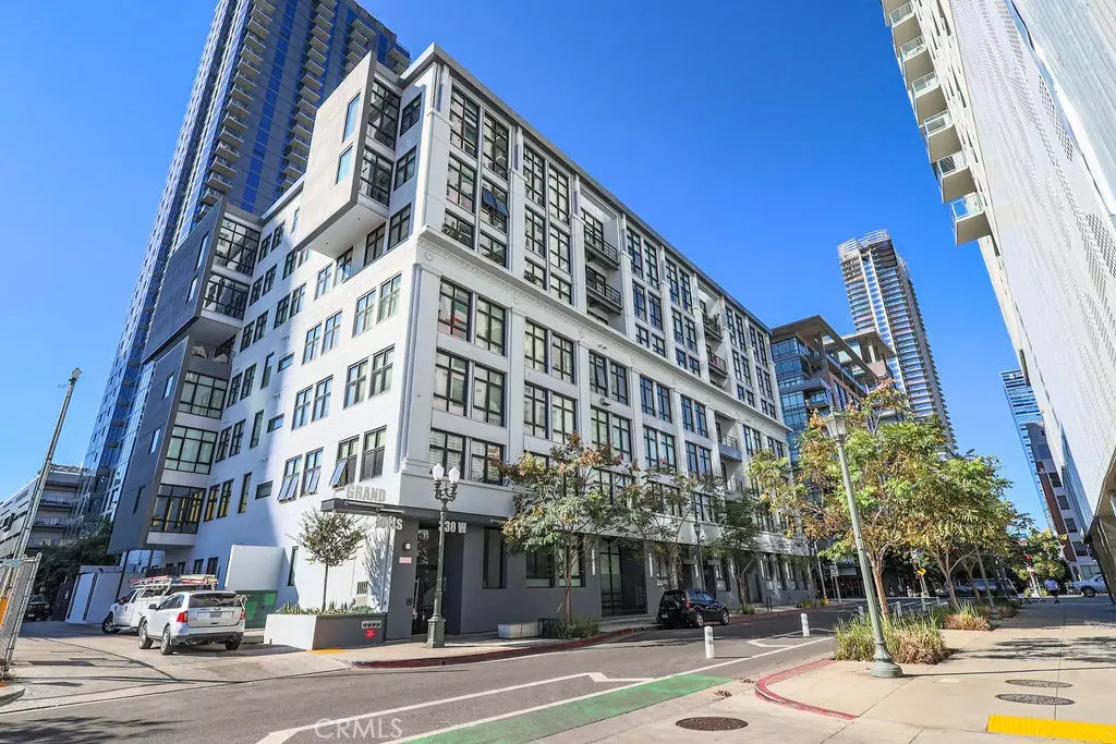 Los Angeles, CA 90015,330 W 11th ST #407