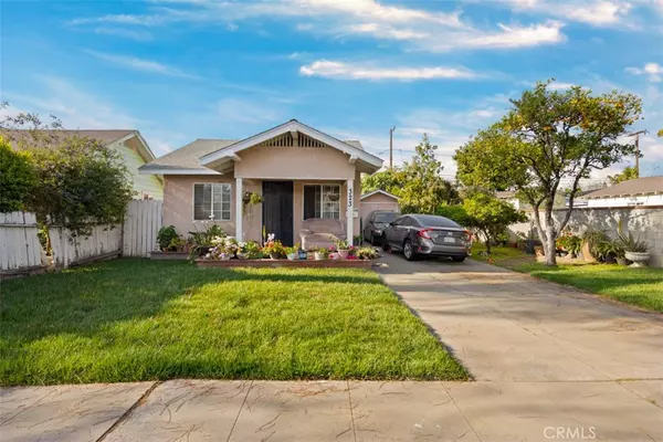 323 E Pomona ST, Santa Ana, CA 92707