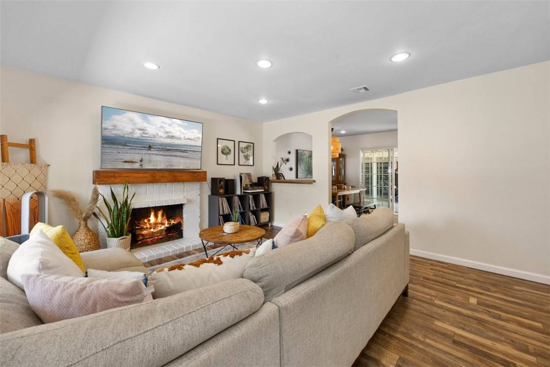 Corona, CA 92882,1541 W Ontario AVE