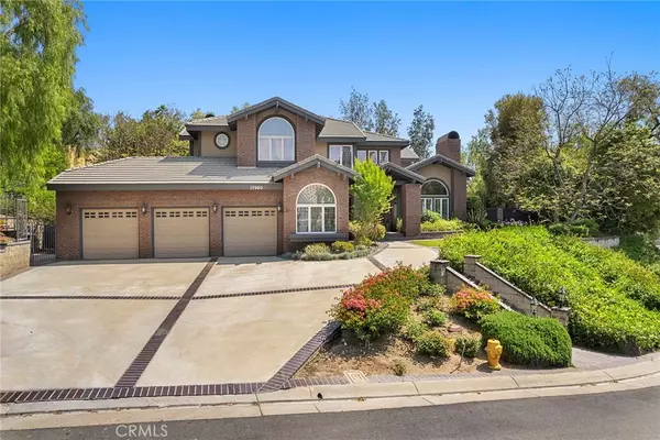 Yorba Linda, CA 92886,17960 Via Buena Vida