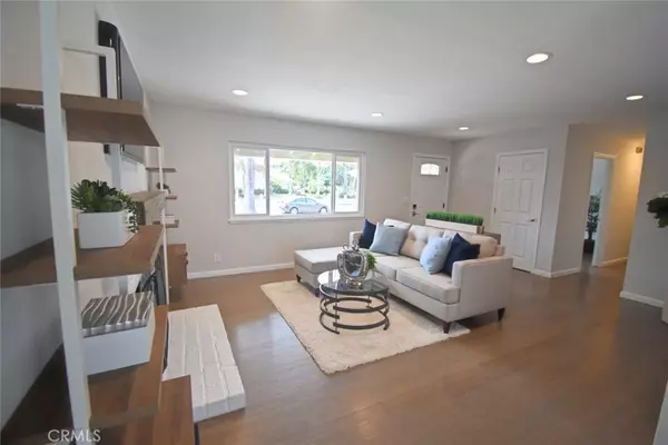 Huntington Beach, CA 92647,8441 Friesland DR