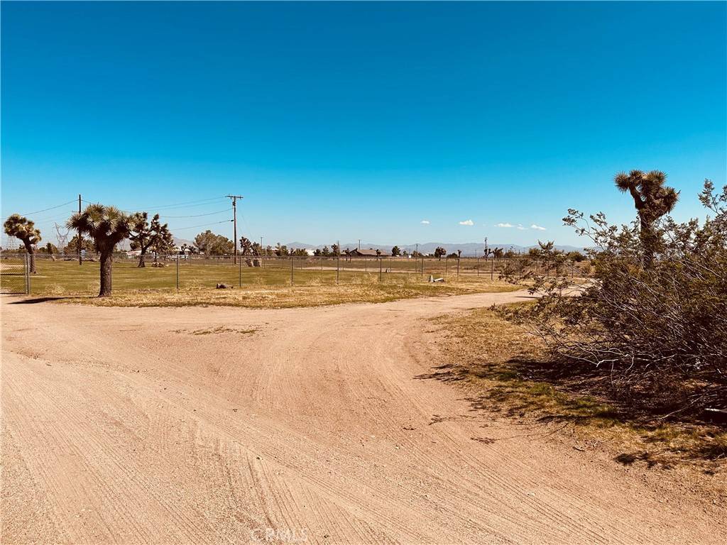 Hesperia, CA 92344,10424 Merito Rd
