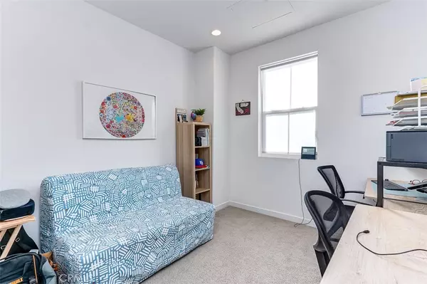 Anaheim, CA 92805,801 E South ST