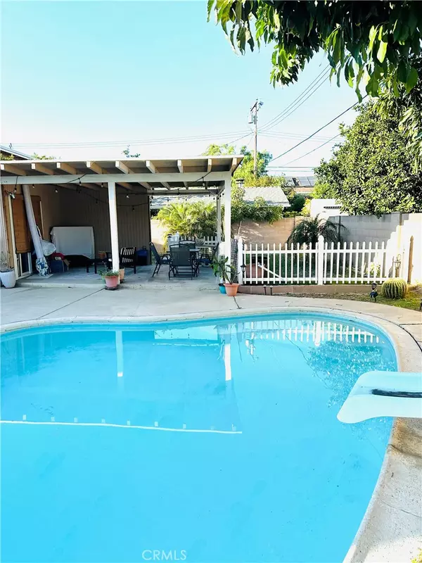 Fountain Valley, CA 92708,17686 Bay CIR