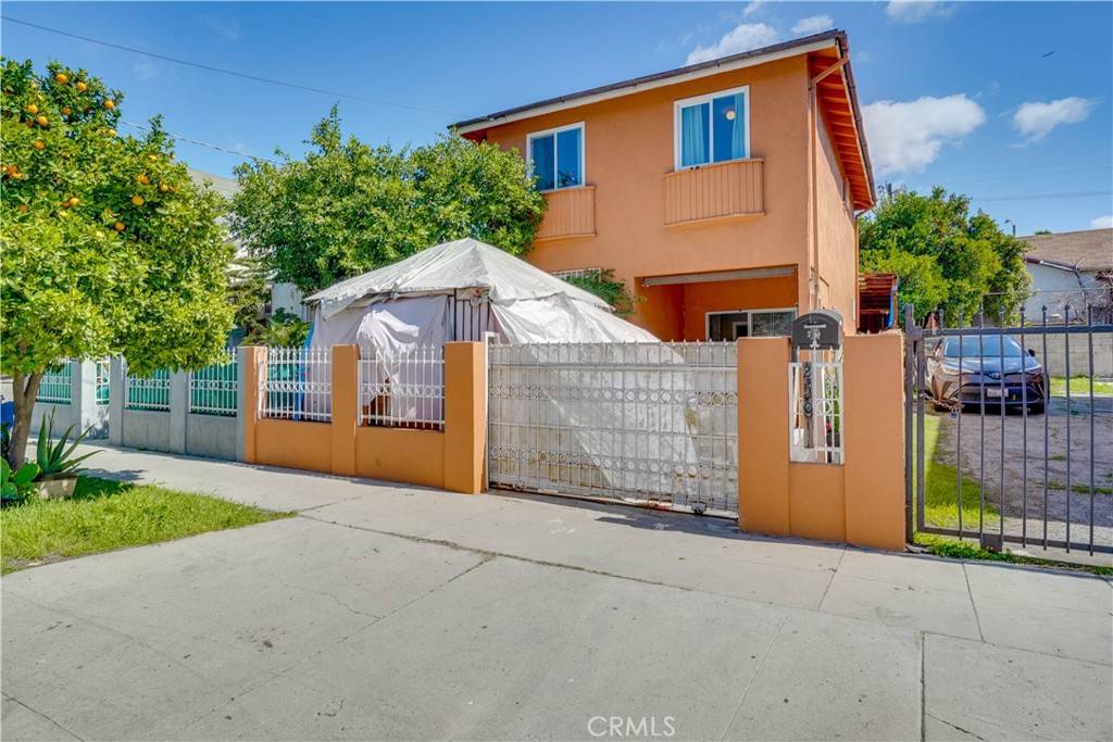 Los Angeles, CA 90026,250 N Mountain View AVE