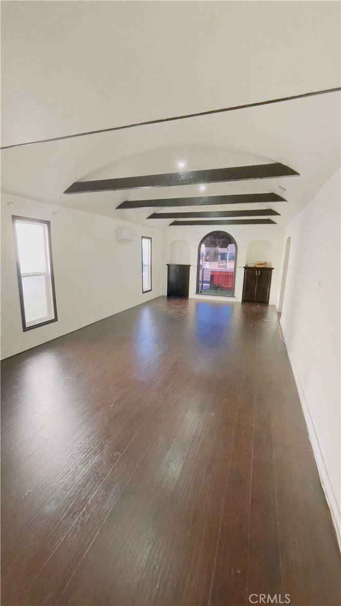 Long Beach, CA 90805,1061 E South ST