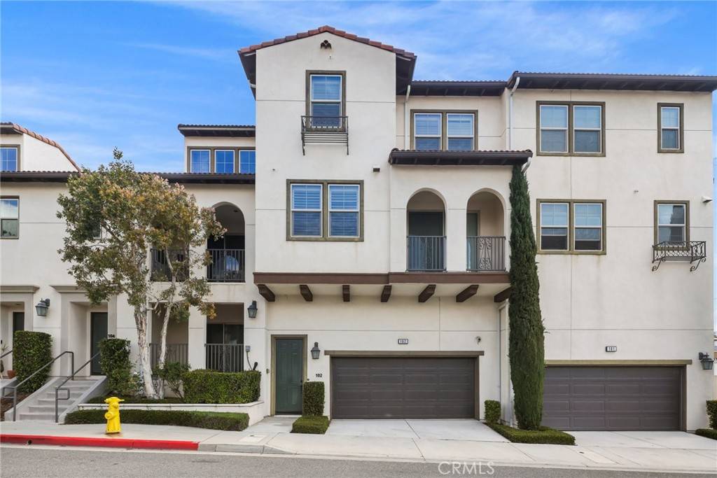 1870 N Gladys AVE #102,  Signal Hill,  CA 90755