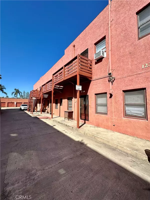 Long Beach, CA 90802,1229 E 4th ST