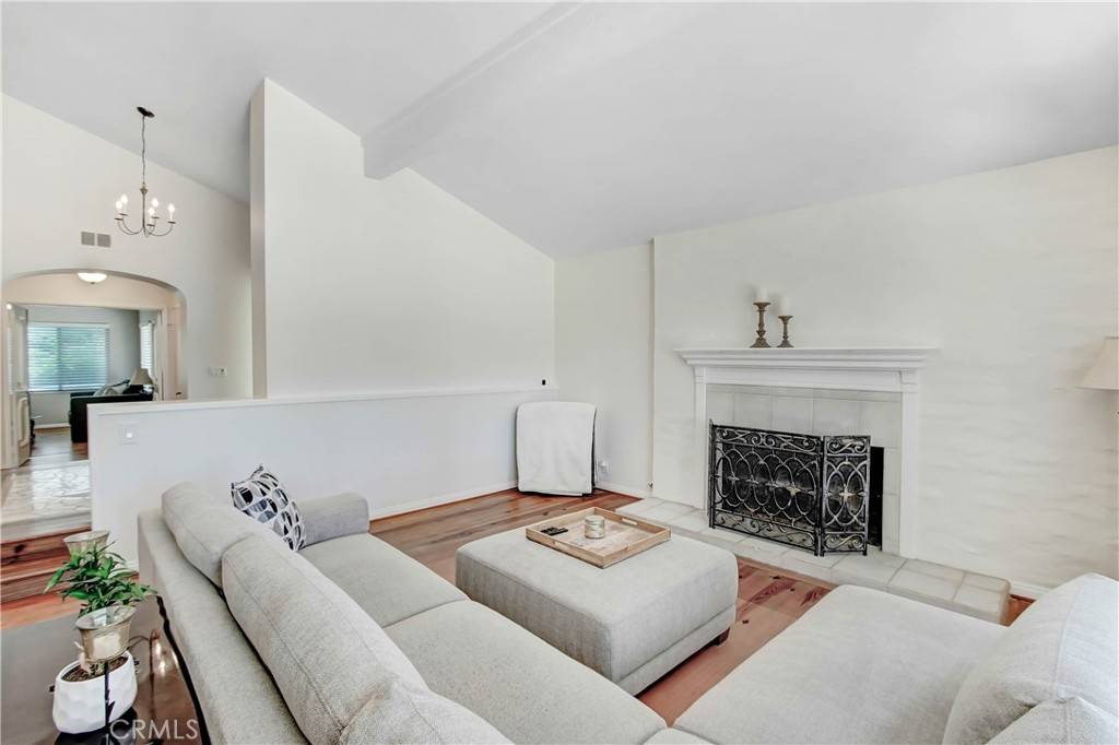 Thousand Oaks, CA 91360,4052 Avenida Verano
