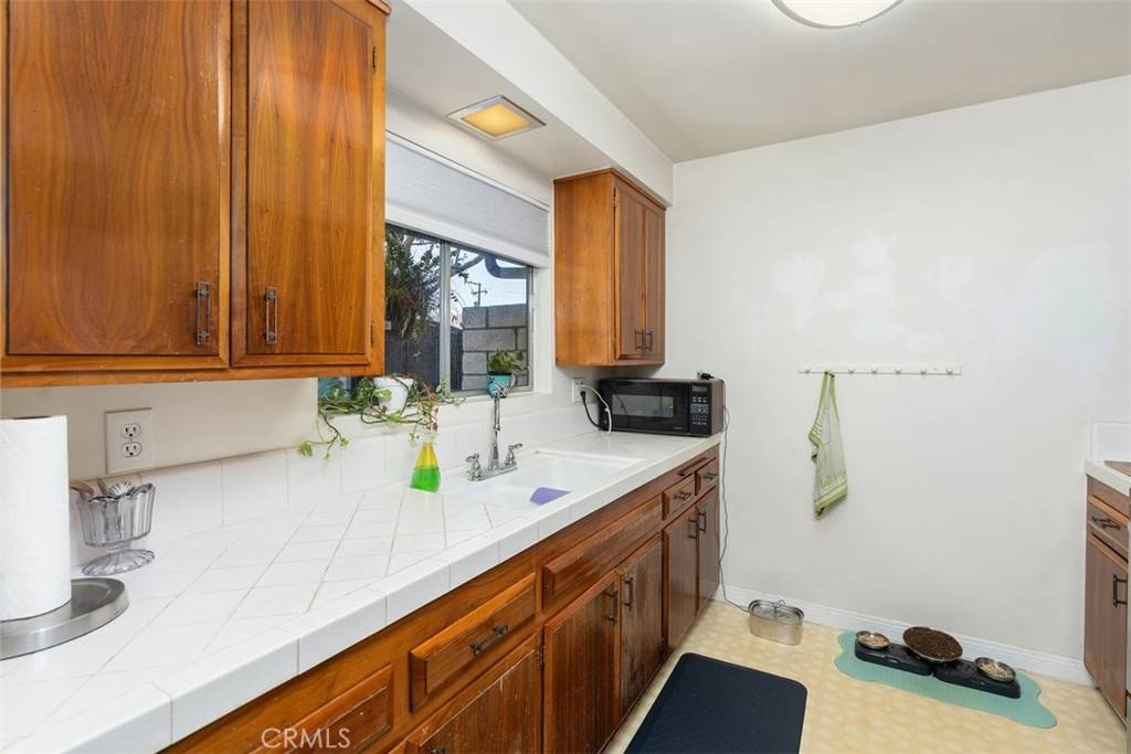 Santa Ana, CA 92706,1107 W Memory Lane #14A