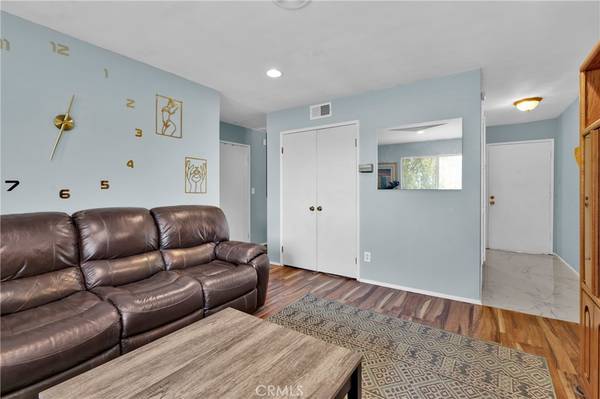 Pico Rivera, CA 90660,5905 Rosemead BLVD #15