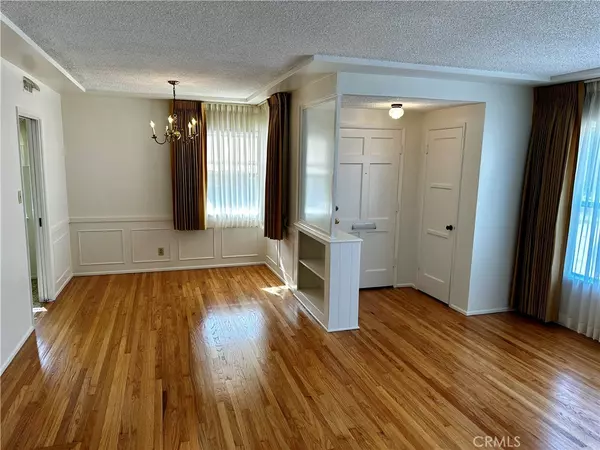 Downey, CA 90241,9624 Farm ST