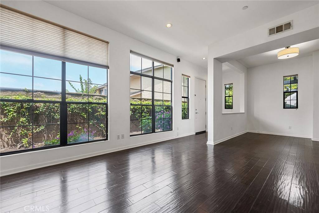 Orange, CA 92868,561 W Maple AVE